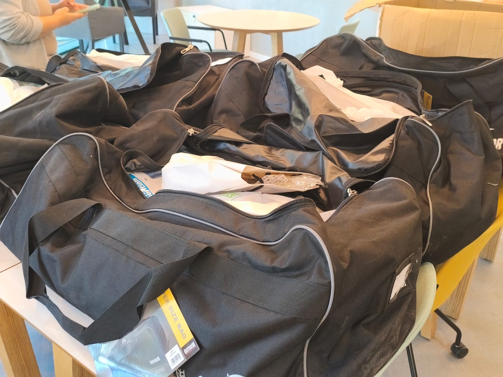 כאן עבורם – גם בבית