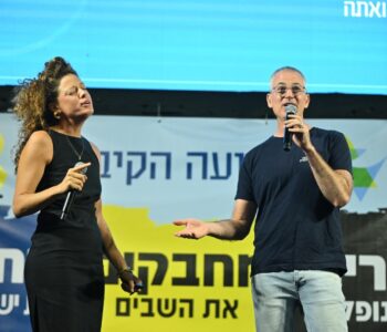 הלב רטט בכיכר: כ-7,000 משתתפים באירוע "שרים יחד לשובם" בכיכר החטופים