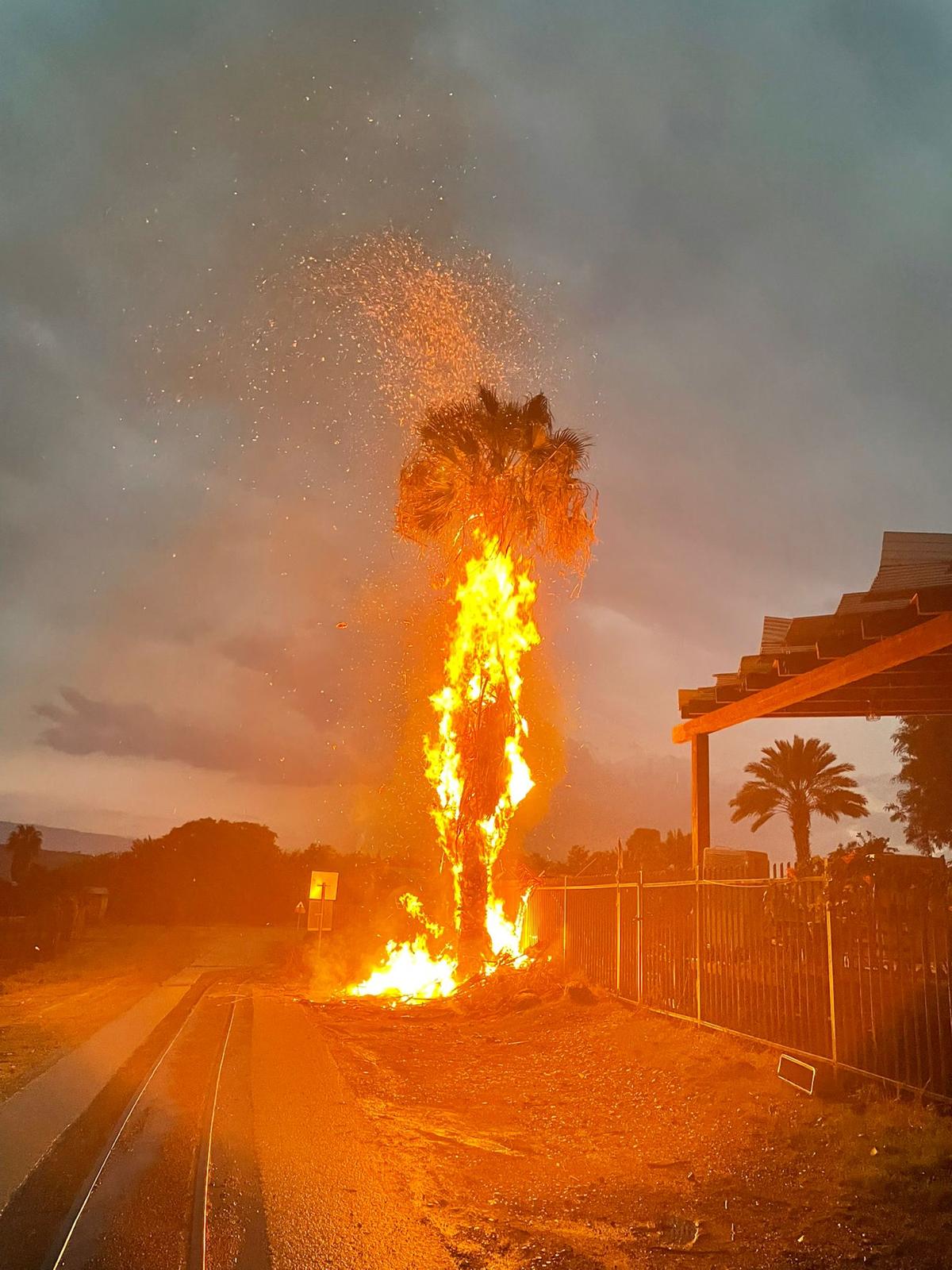 שרפה בעקבות פגיעת ברק בקיבוץ גשר