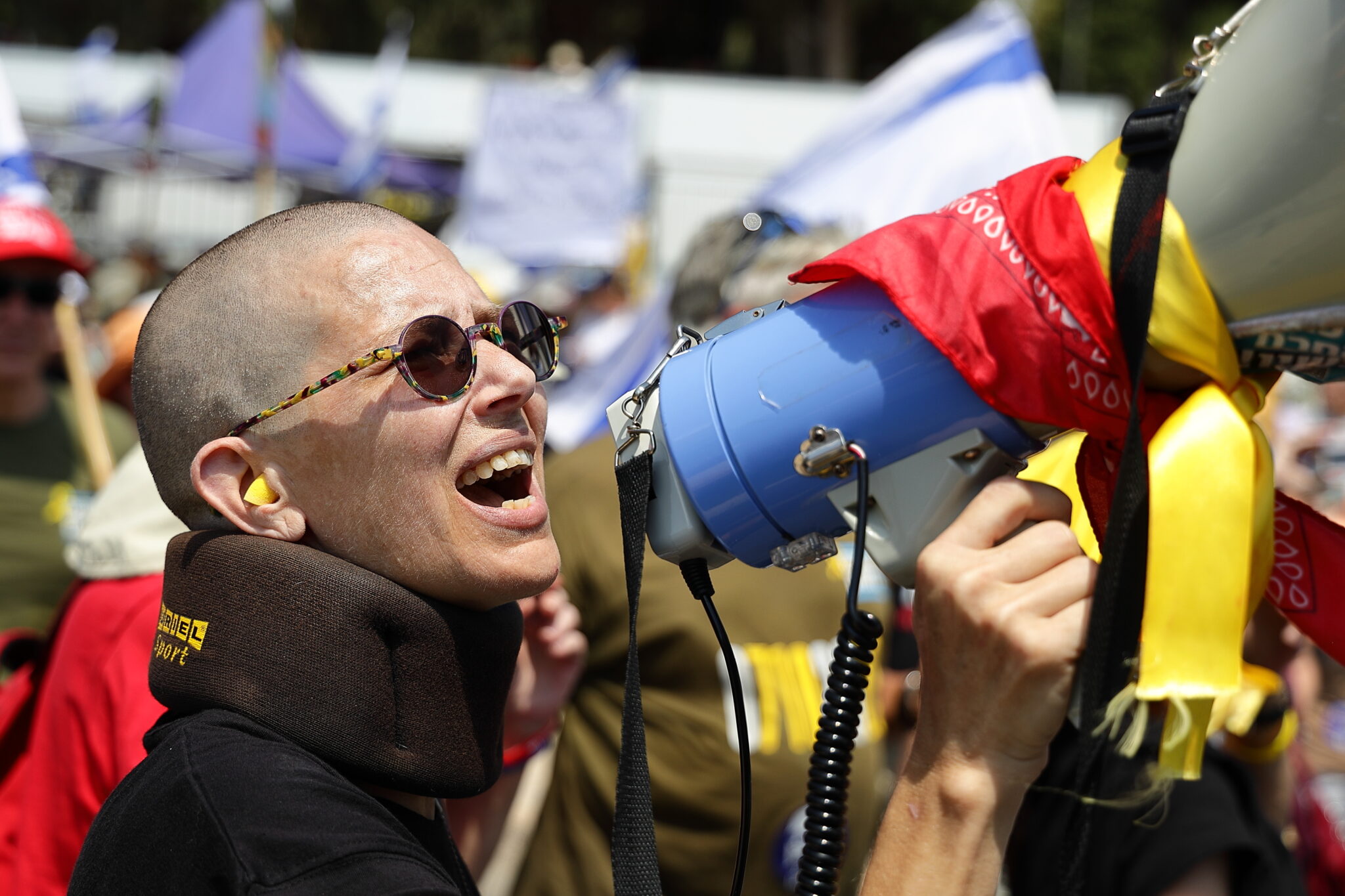 לא עומד מהצד