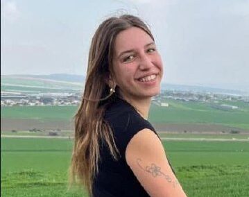 "ילדת טבע, אוהבת אדם וחיות". אביב מאור, בת 19, מעין חרוד איחוד, שנרצחה בפיגוע, מובאת למנוחות