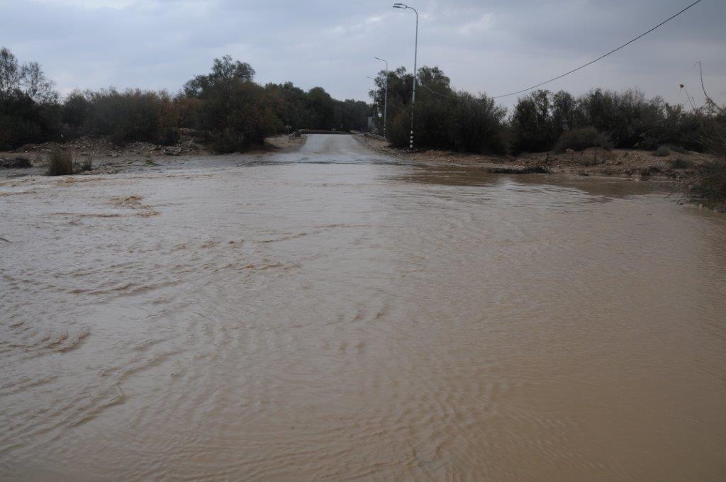 קיבוצים בסערה: הצפה בגשר צאלים