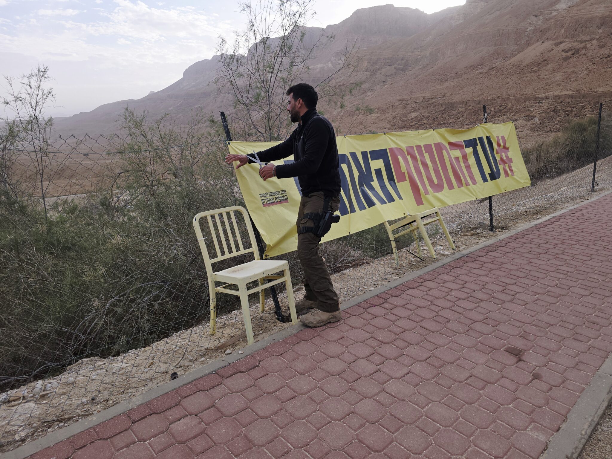 בקיבוצים הוסרו סמלי מאבק החטופים