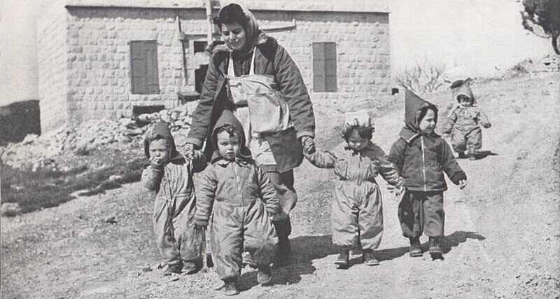 דעה // האומנם ילדים מעיראק נשלחו לעבוד בשדות כשהרומנים למדו עם ילדי הקיבוץ?