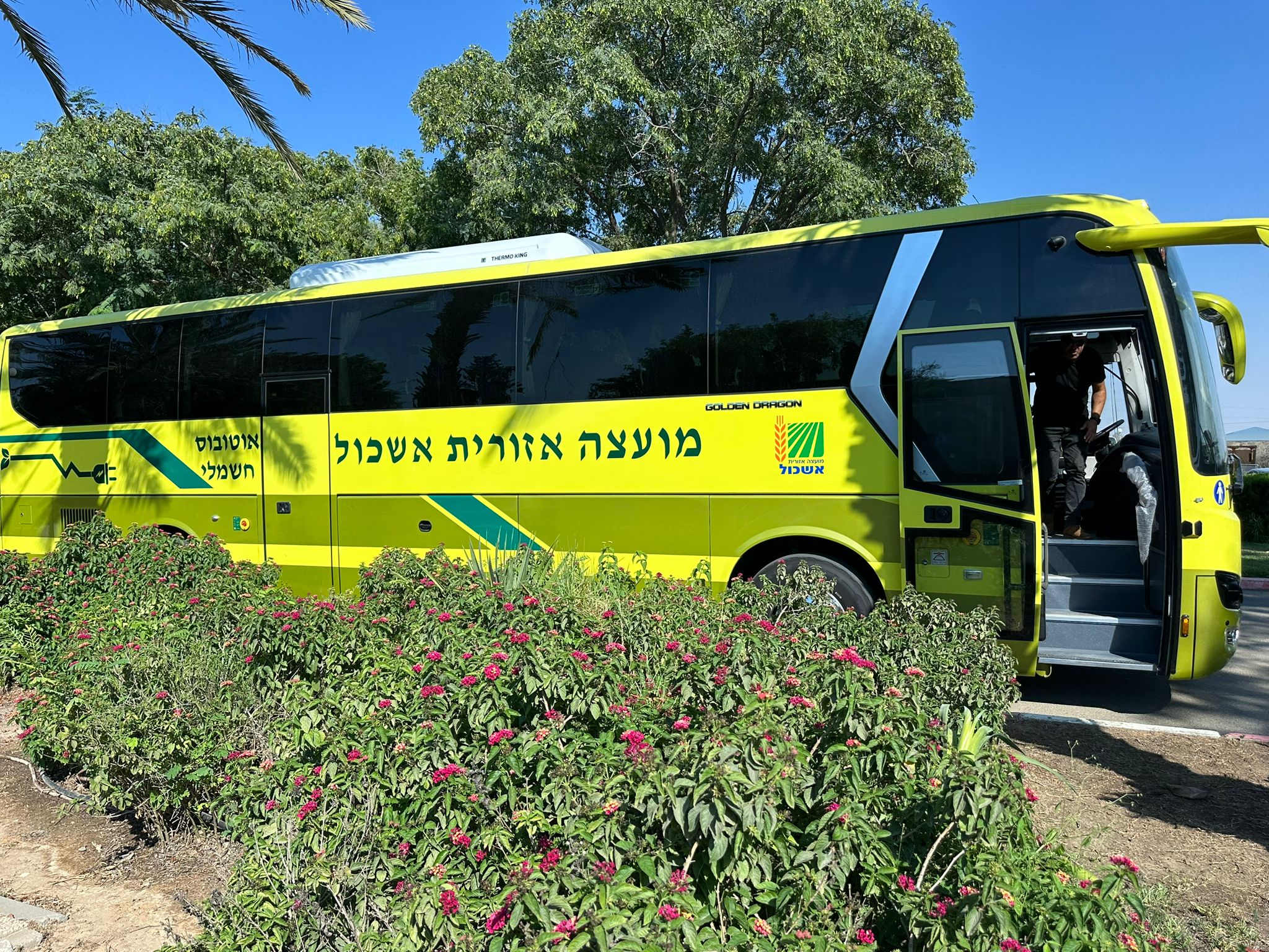 חוזרים ללימודים במספר רשויות, אך ללא מערך הסעות