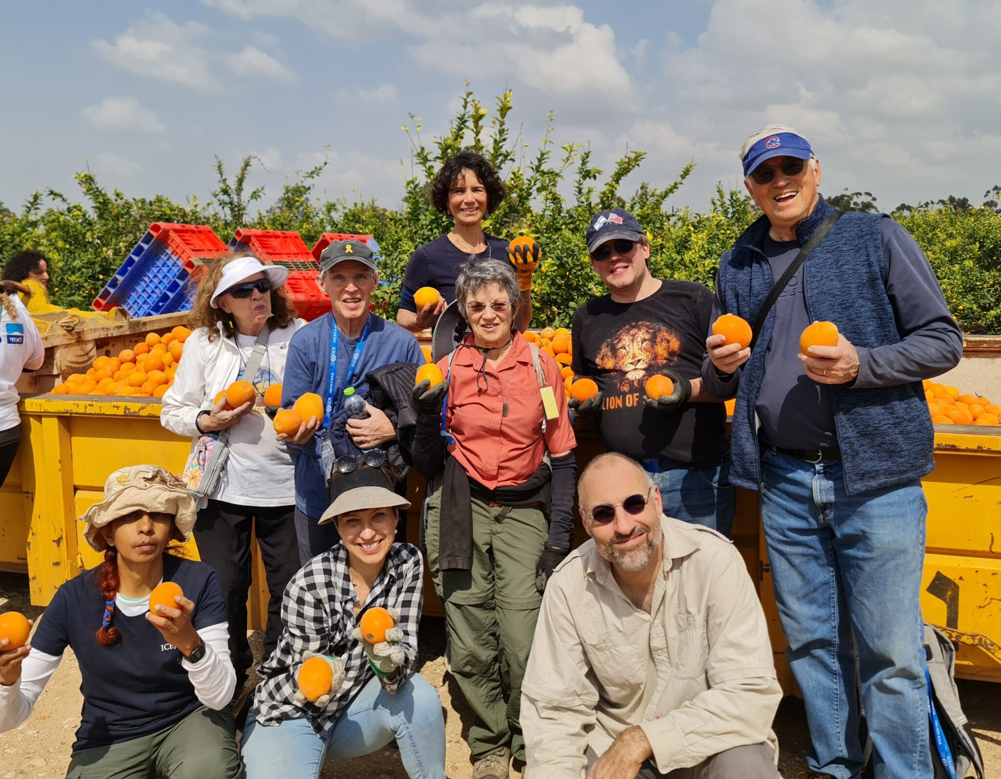 הידידים הנוצרים של קיבוצי הנגב המערבי מסייעים לקהילות שנפגעו