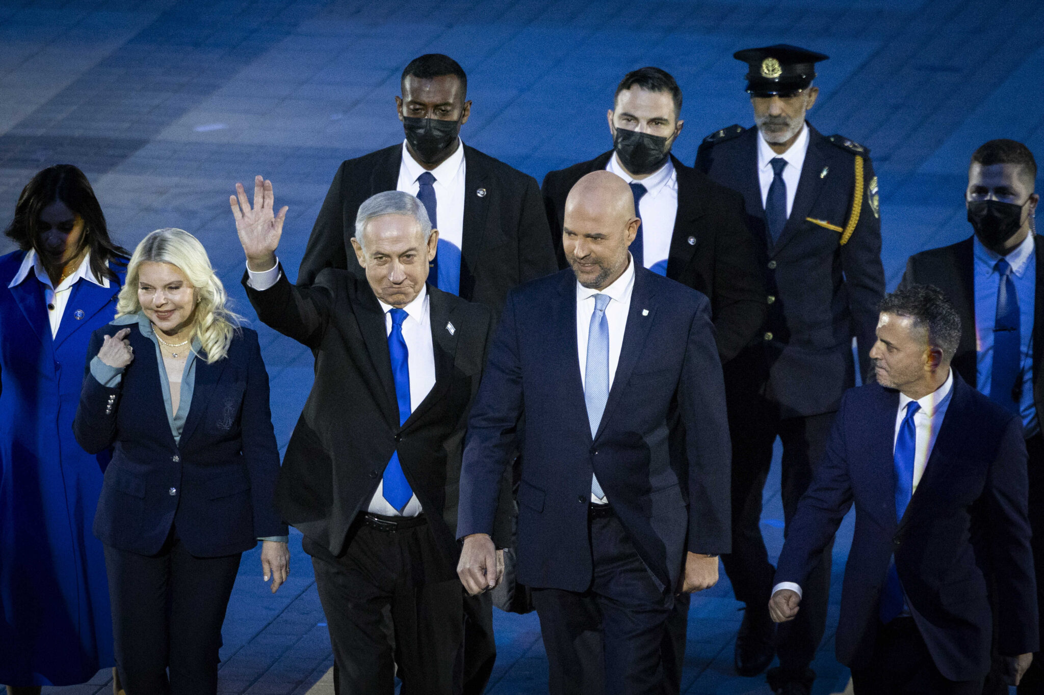 החנופה, הסקרים, הדו"ח הרפואי 