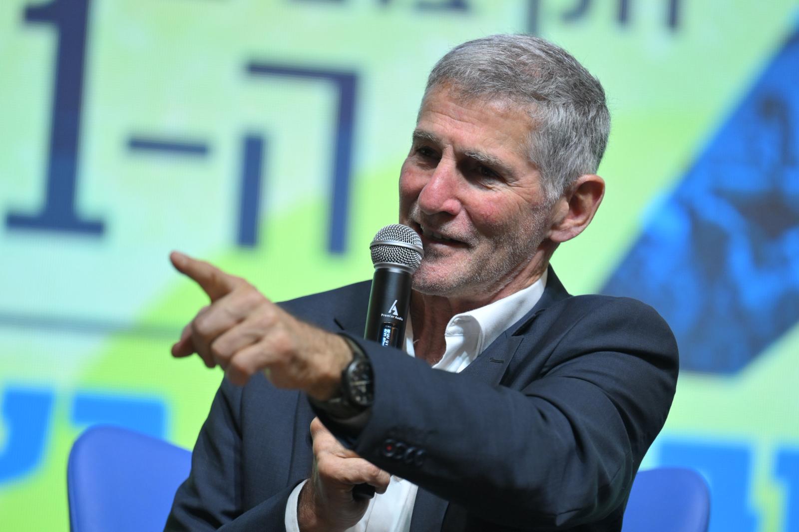 יאיר גולן וגדי איזנקוט בכנס התנועה הקיבוצית: ״לא זוכרים אנרגיות כאלה, הקיבוצים מובילים את ישראל״