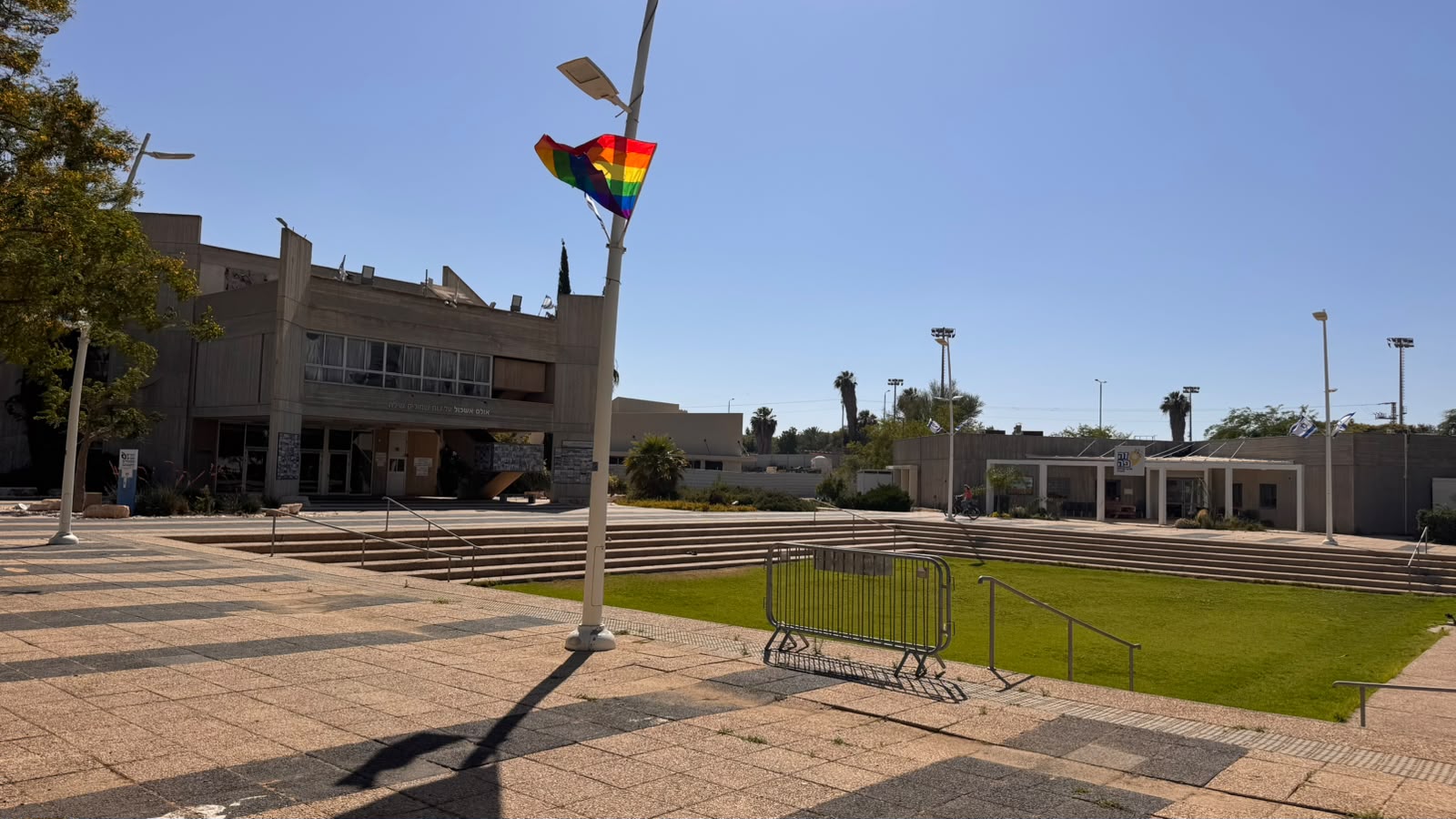 "דגלי גאווה ויותר מזה". מור לביא מכרם שלום, רכז להט"ב במועצת אשכול, מגיב
