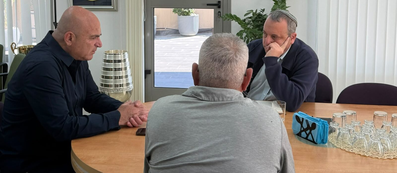 פריימריז בדמוקרטים //   “קריב הוא חבר נאמן להתיישבות בערבה הדרומית, לצמיחה והתחדשות דווקא בפריפריה הרחוקה ביותר"