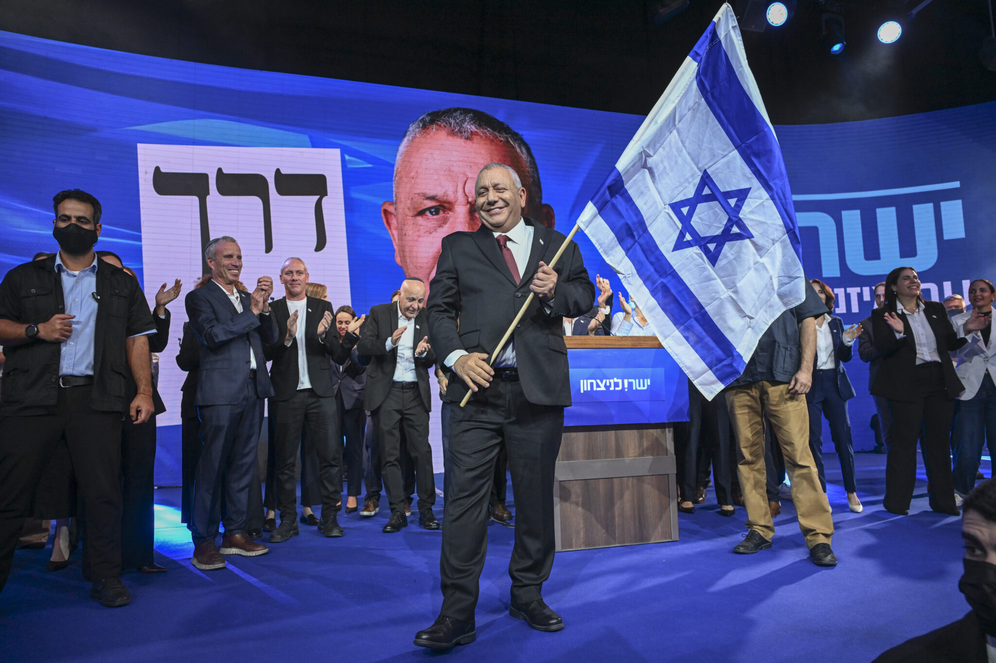 בקיבוצים מצפים במתח לתוצאות האמת